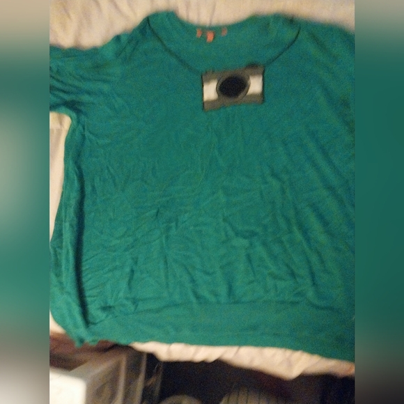 Polaroid Camera Teal Sweater 4x - Picture 2 of 3